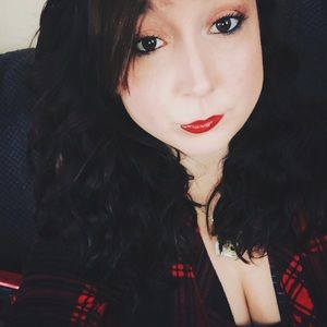 Meet your Posher, Holly